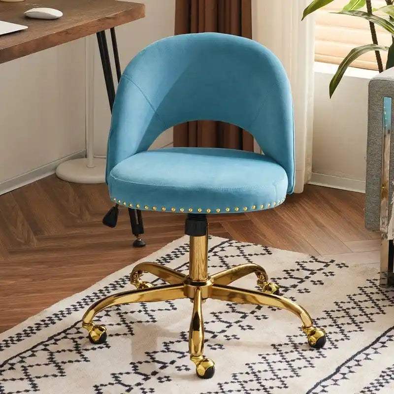 Sedia da Ufficio Girevole in Velluto con Schienale Aperto, Braccioli Inclinati e Base Dorata a 5 Ruote – Verde / Viola Chiaro / Rosa / Verde Menta / Nero / Blu / Grigio / Bianco / Bianco Teddy, Singola