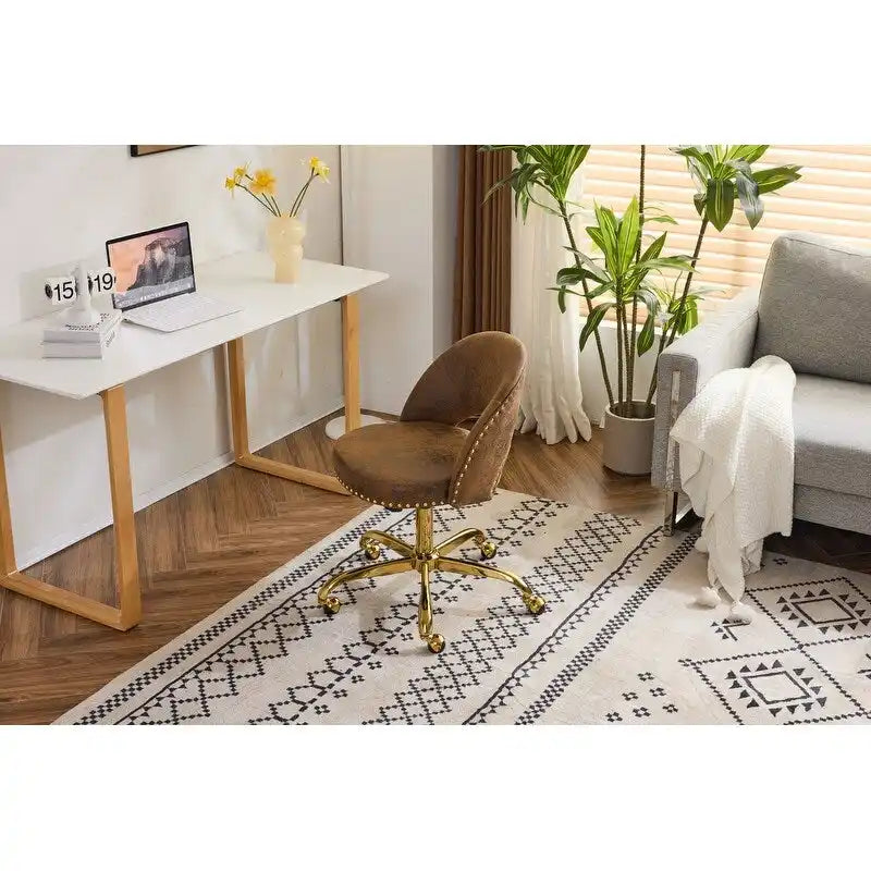 Sedia da Ufficio Girevole in Velluto con Schienale Aperto, Braccioli Inclinati e Base Dorata a 5 Ruote – Verde / Viola Chiaro / Rosa / Verde Menta / Nero / Blu / Grigio / Bianco / Bianco Teddy, Singola