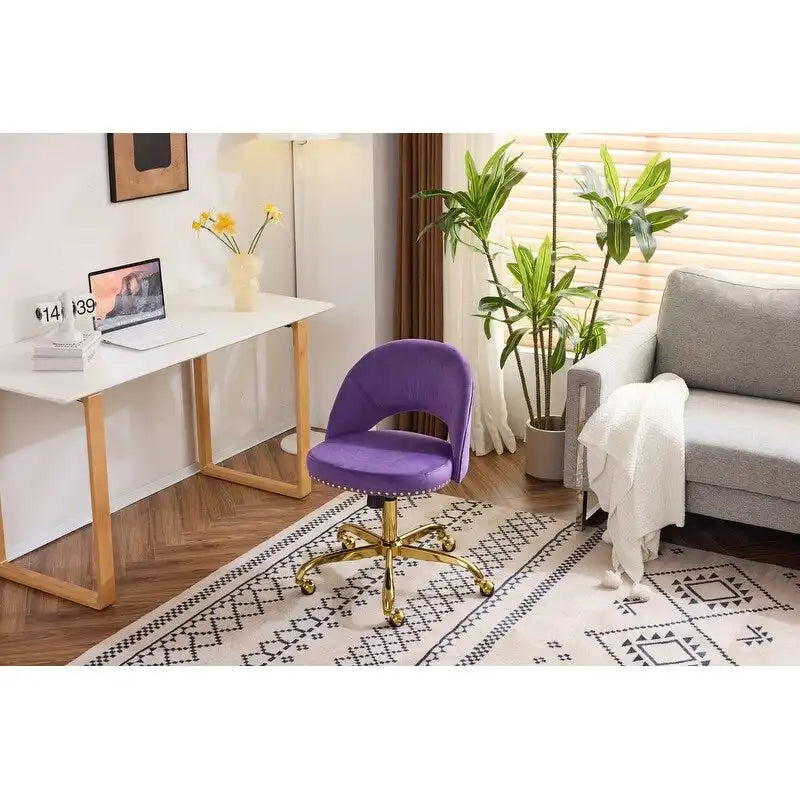 Sedia da Ufficio Girevole in Velluto con Schienale Aperto, Braccioli Inclinati e Base Dorata a 5 Ruote – Verde / Viola Chiaro / Rosa / Verde Menta / Nero / Blu / Grigio / Bianco / Bianco Teddy, Singola